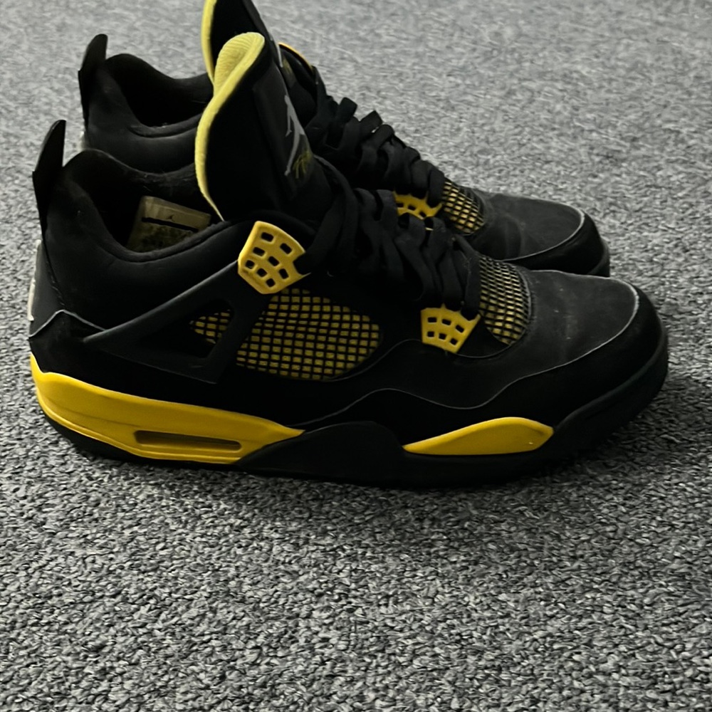 Jordan thunder 4’s